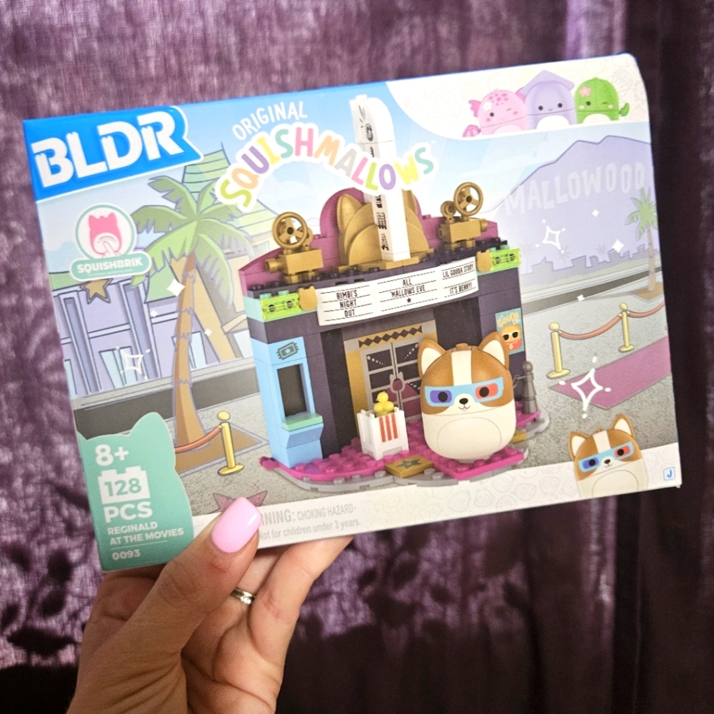 NIB Squishmallows BLDR Movie Theater Building Set 128 Pcs With Reginald The Dog